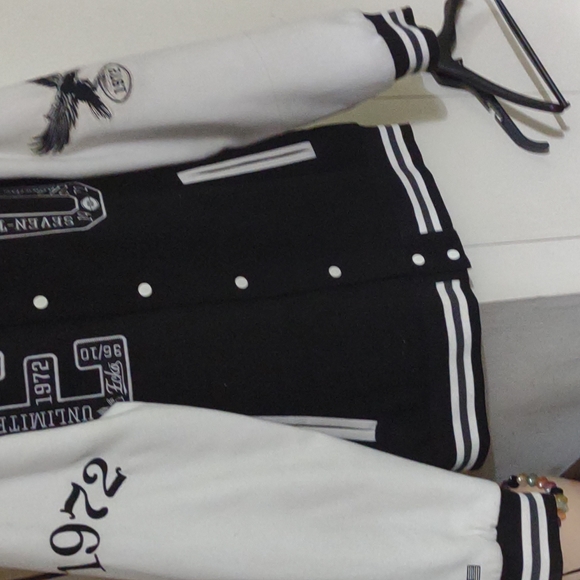 NWOT Mens graphic varsity jacket - Picture 3 of 9